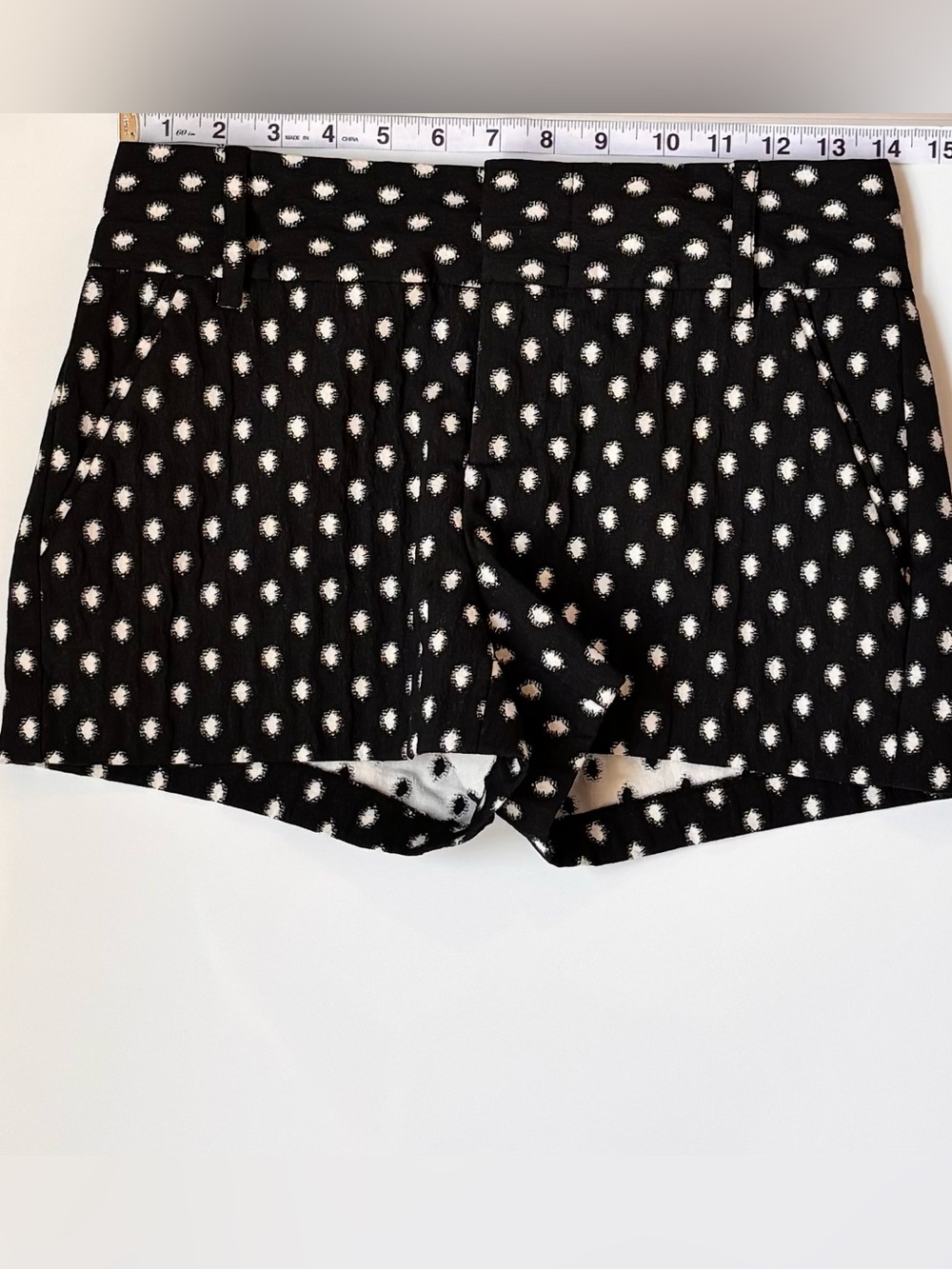 Alice + Olivia Black Ikat Dot Print Shorts Size XS Structured - Picture 3 of 3